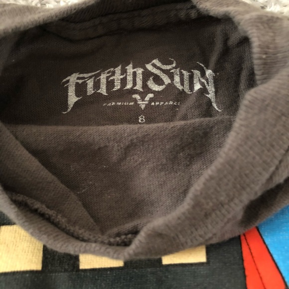 Boys used graphic tee - Picture 3 of 3